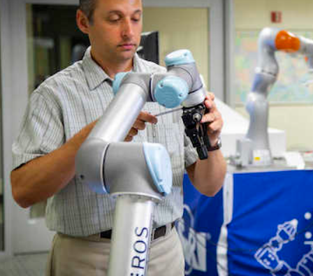 Collaborative vs. Industrial Robots: Understanding Their Distinct Roles in Modern Manufacturing