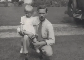 Bringing Memories Back to Life: A Guide to Restoring Old Photos