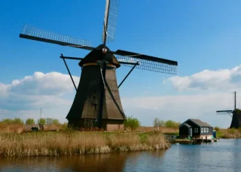 The Future of Data Centres in the Netherlands: Growth, Shifts, and Opportunities